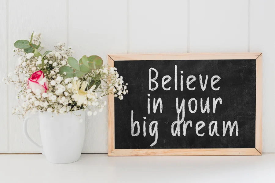 Chalk Board Font preview 3