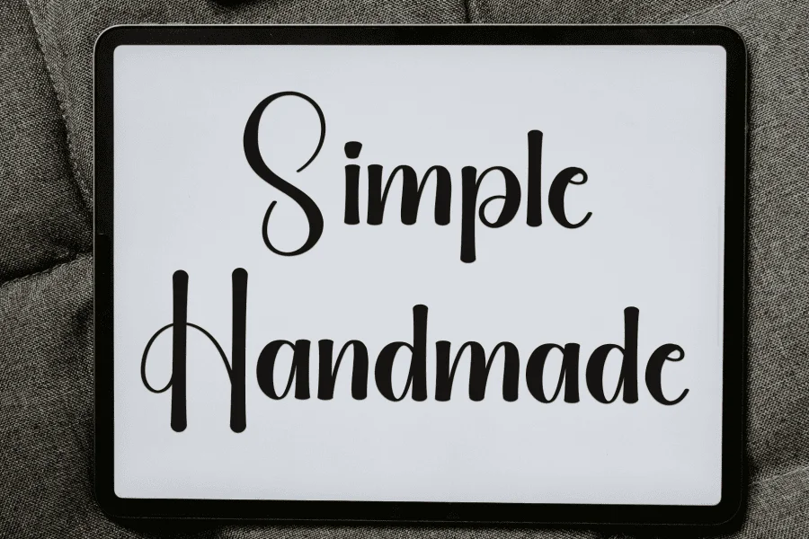 Daisy Calligraphy Font preview 3