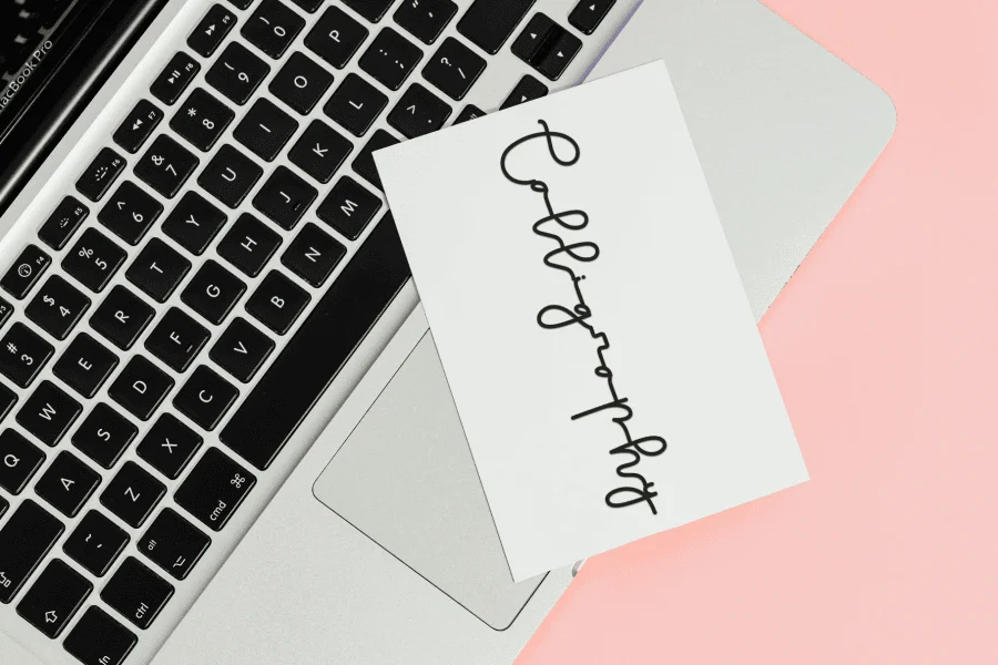 Hello Minimalist Font preview 4
